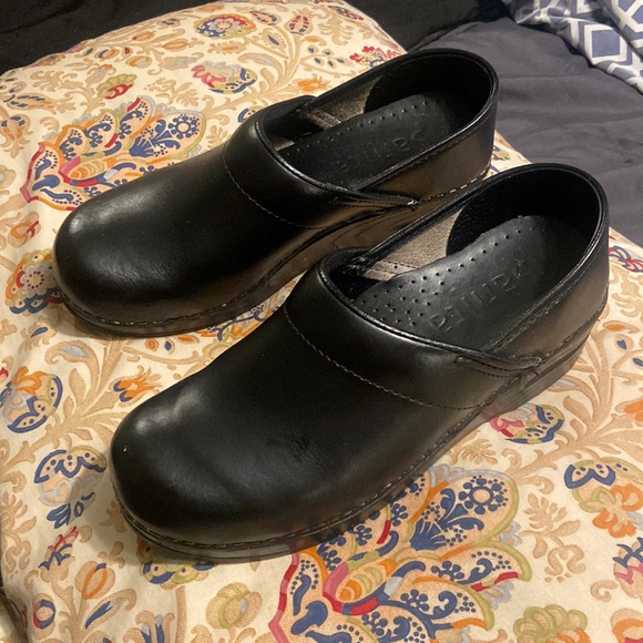 Shoes for hospital or clinic use - Picture 1 of 6